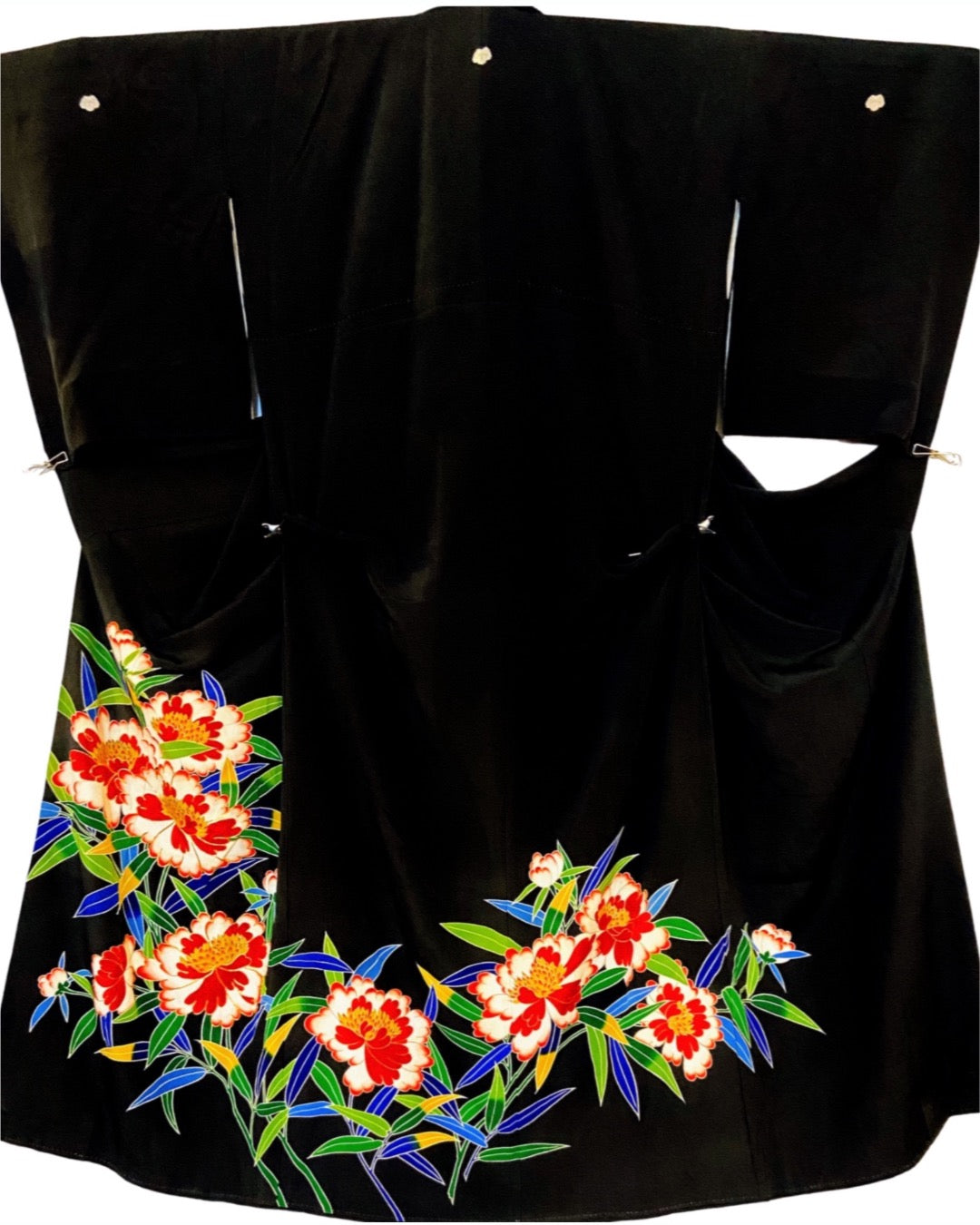 TATZU 黒留袖リメイク ジップパーカー|Crimson Camellia Nocturne / Remade Black Tomesode Kimono Zipper Hoodie