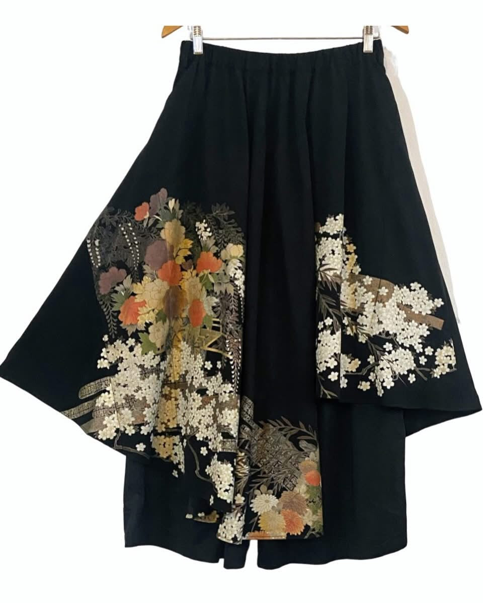 TATZU 黒留袖リメイク アシンメトリー ドレープレイヤード ワイドスカート インナーパンツ付  / Remade Kurotomesode Asymmetric Draped Layered Wide Skirt with Pants｜Made to Order