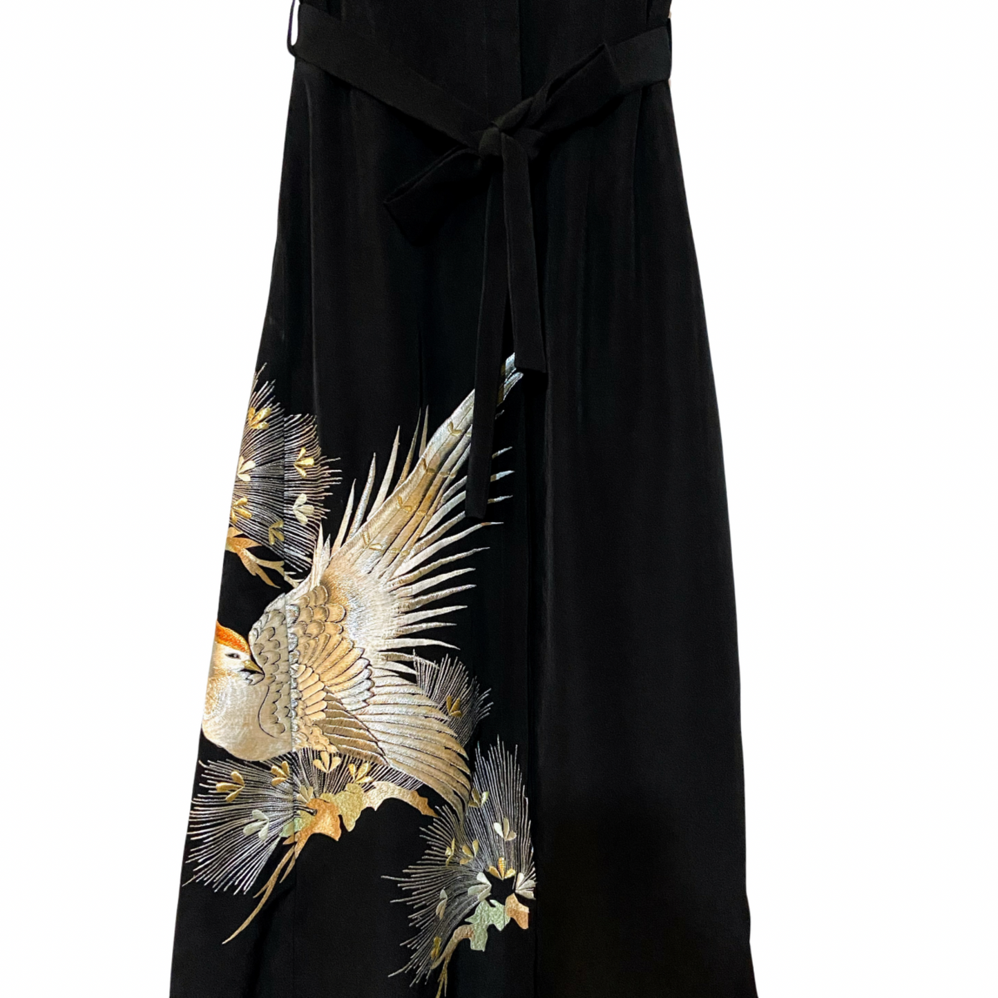 ノースリーブ フライフロントボタン ワンピース

◎素材
表地：黒留袖　裏地：コットン

◎デザイン
・Aライン　・Vネック　・胸ダーツ　・フロント 13ボタン　・フライフロント　・ノースリーブ　・両側フロントサイドポケット　・ベルトループ　・ベルト付　・総裏

◎お手入れ
ドライクリーニングのみ