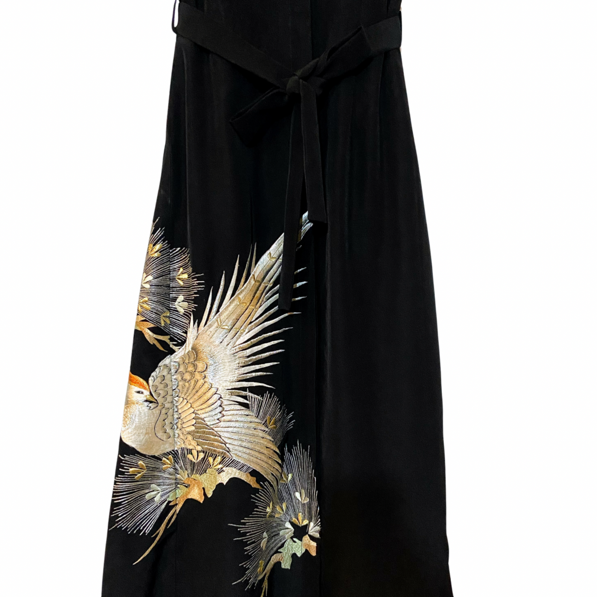 ノースリーブ フライフロントボタン ワンピース

◎素材
表地：黒留袖　裏地：コットン

◎デザイン
・Aライン　・Vネック　・胸ダーツ　・フロント 13ボタン　・フライフロント　・ノースリーブ　・両側フロントサイドポケット　・ベルトループ　・ベルト付　・総裏

◎お手入れ
ドライクリーニングのみ