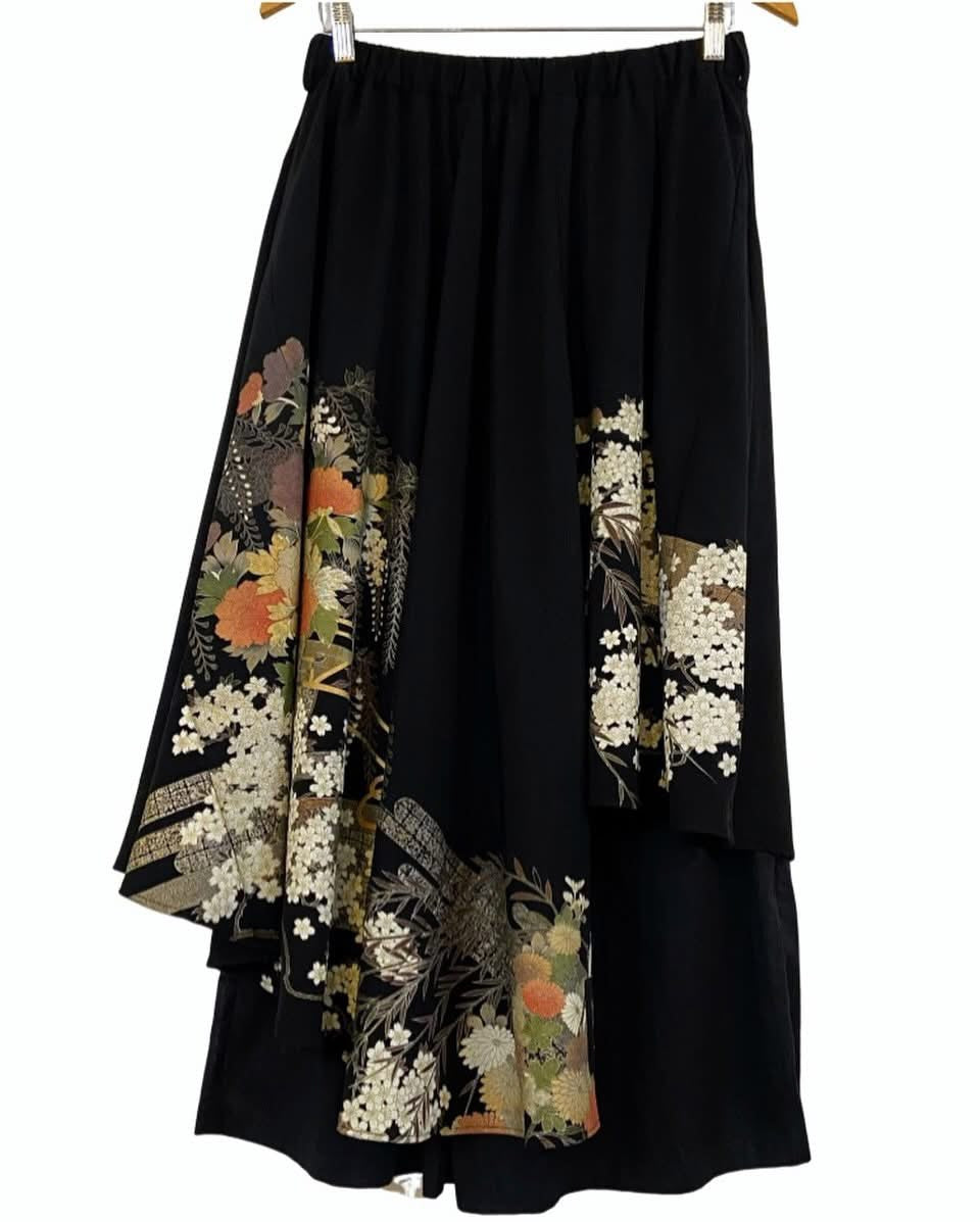 TATZU 黒留袖リメイク アシンメトリー ドレープレイヤード ワイドスカート インナーパンツ付  / Remade Kurotomesode Asymmetric Draped Layered Wide Skirt with Pants｜Made to Order