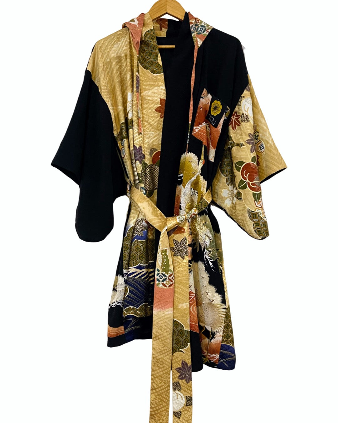 TATZU 黒留袖リメイク スタンドカラー アシンメトリー ガウンパーカー / Remade Kurotomesode Gown Hoodie