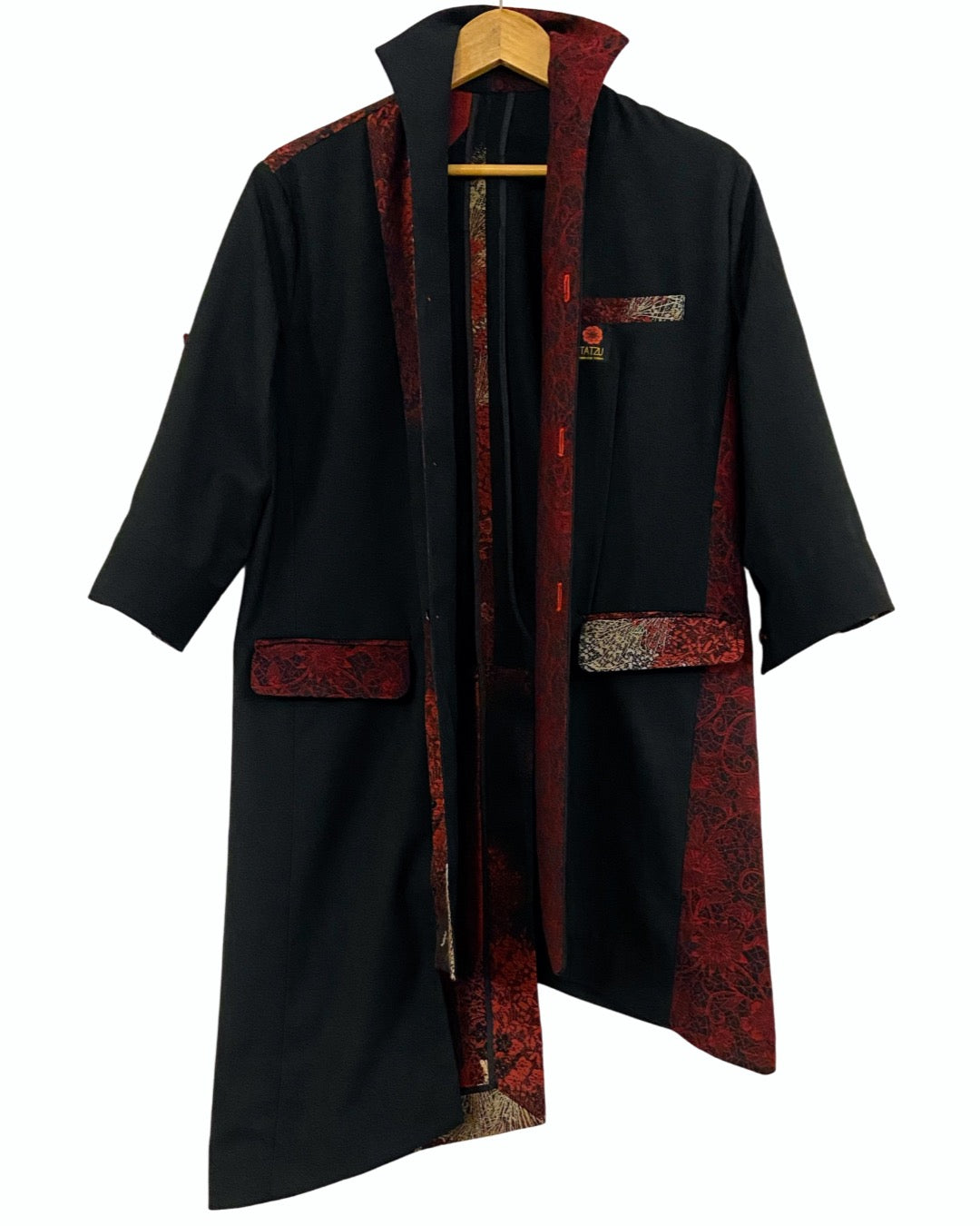 TATZU 着物リメイク スタンドカラー アシンメトリー バイカラー ロングジャケット｜Crimson Static Obsidian / Remade Kimono Stand Collar Asymmetry Bi-Color Long Jacket