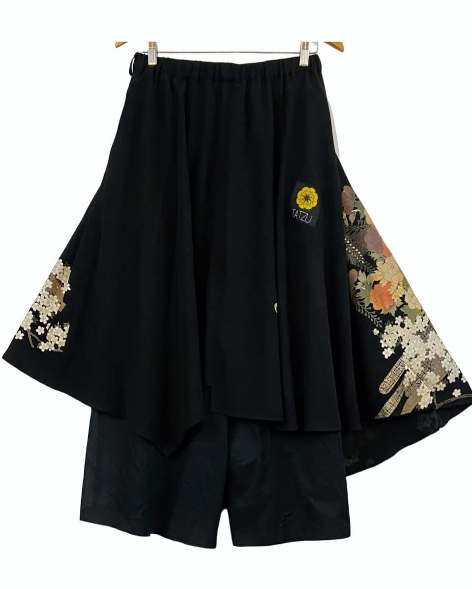 TATZU 黒留袖リメイク アシンメトリー ドレープレイヤード ワイドスカート インナーパンツ付  / Remade Kurotomesode Asymmetric Draped Layered Wide Skirt with Pants｜Made to Order