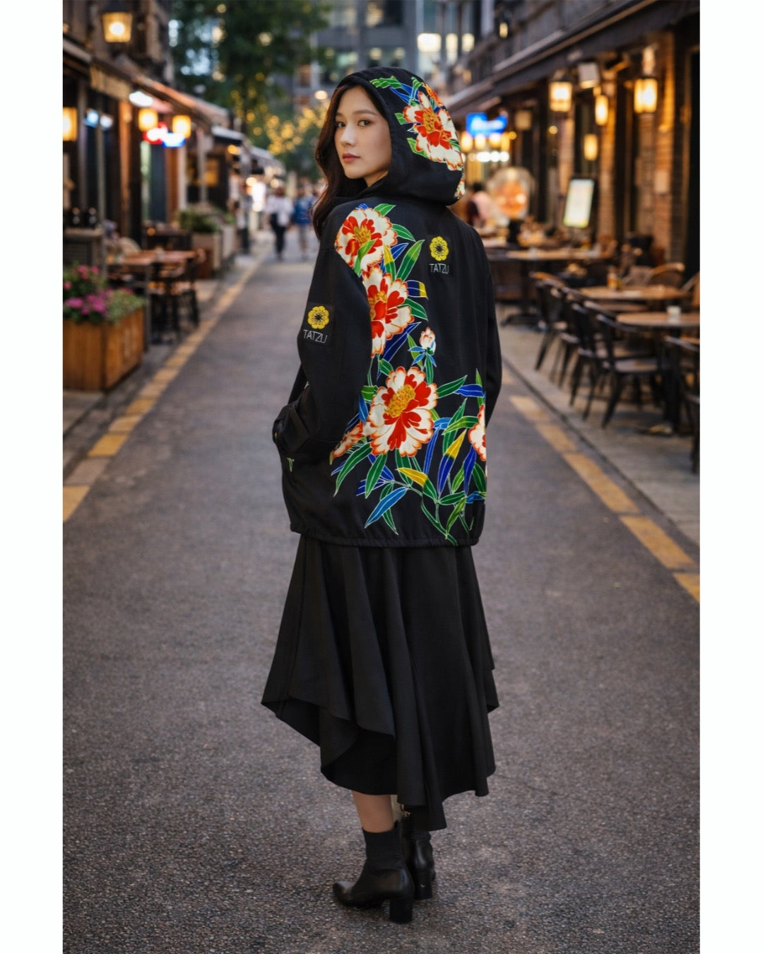 TATZU 黒留袖リメイク ジップパーカー｜Crimson Camellia Nocturne / Remade Black Tomesode Kimono Zipper Hoodie